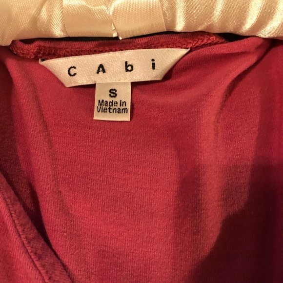 🌹 CAbi pink faux wrap sleeveless top it is sewn - Picture 2 of 6